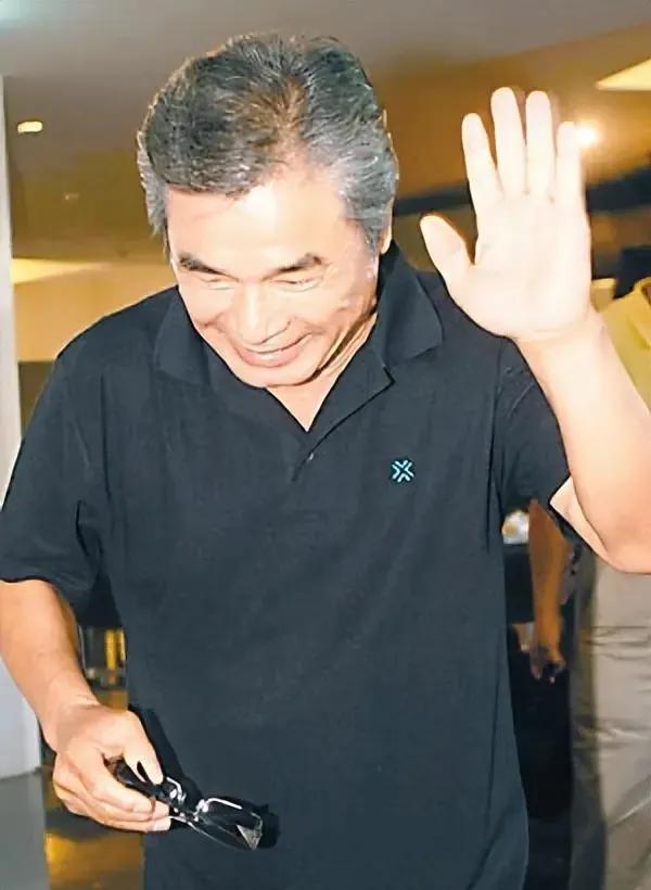 雷洪：六房太太月花42万的日子崩了，71岁却为一碗热汤还清千万债