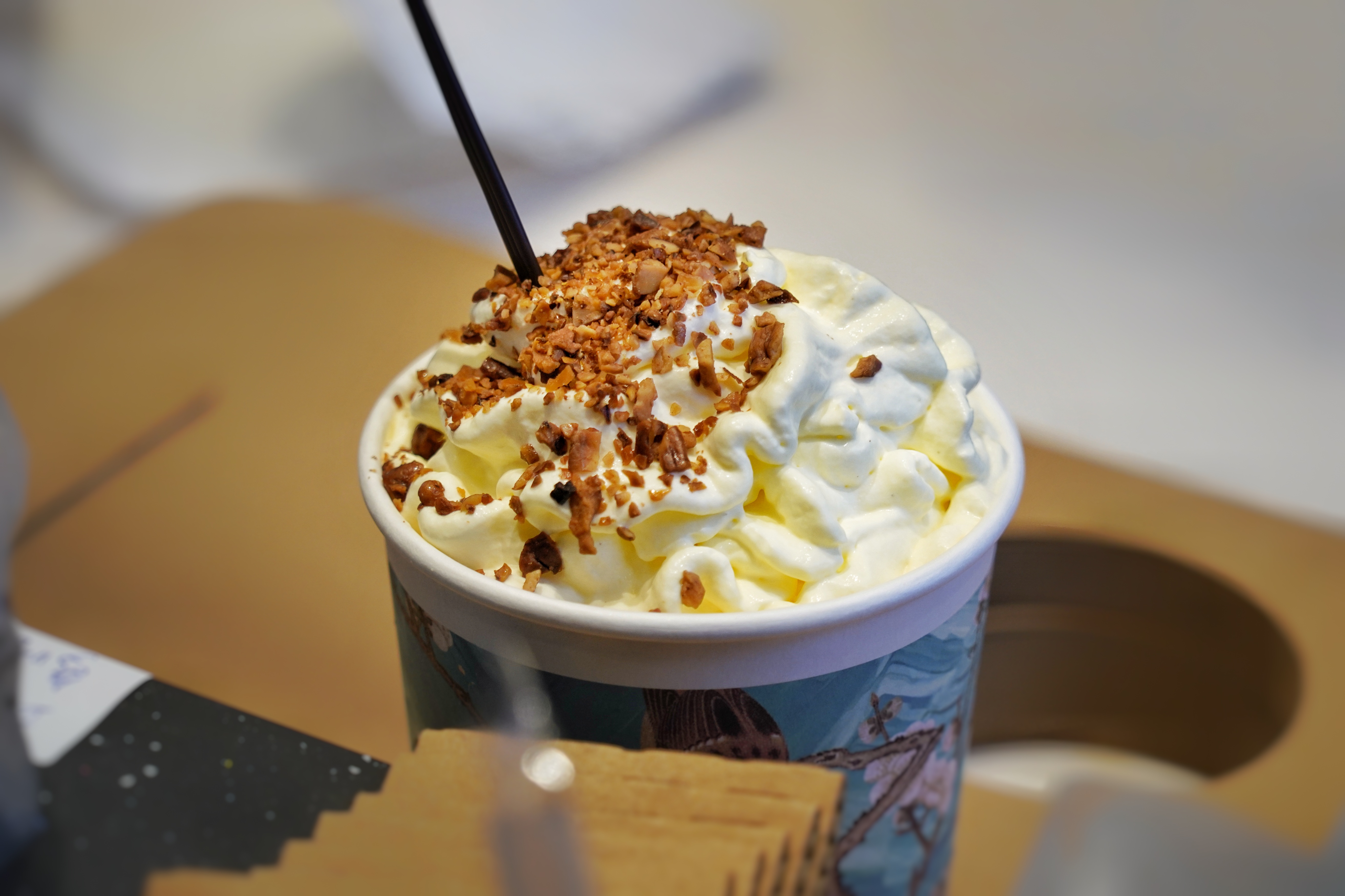 网红茶饮，在主场闪了腰