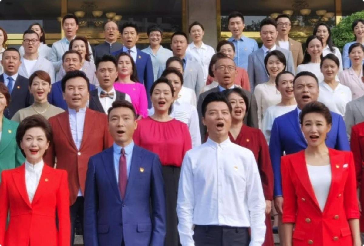 2024央视春晚进入彩排阶段，多位明星亮相，主持人该如何选择？