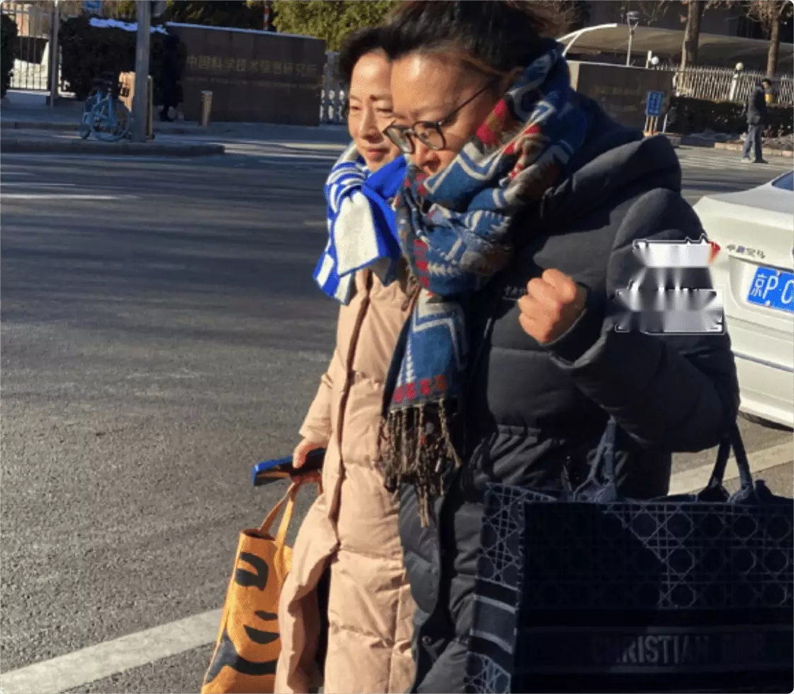 2024央视春晚进入彩排阶段，多位明星亮相，主持人该如何选择？