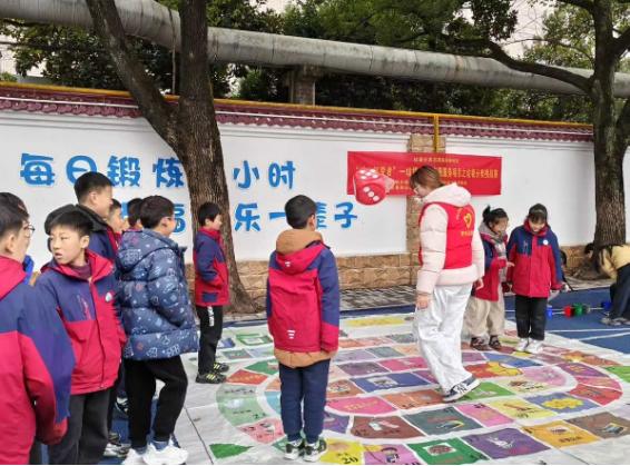 “城市创变者”垃圾分类挑战赛走进校园：在游戏中播种绿色未来