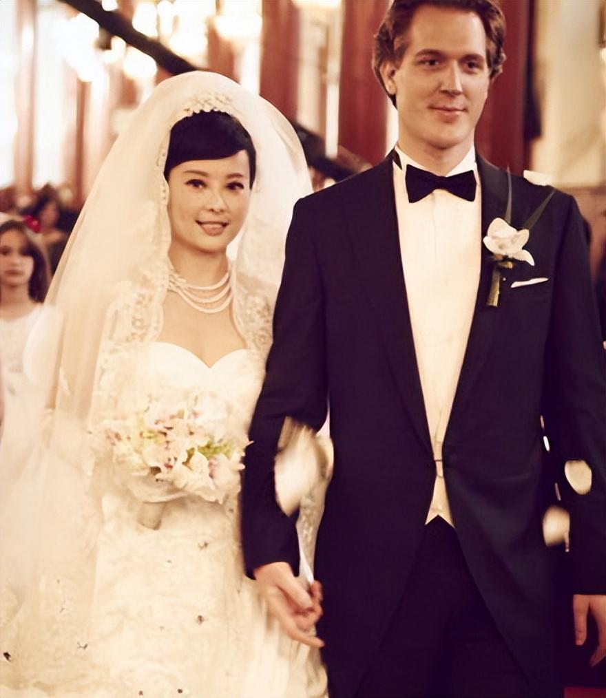 在娱乐圈“口无遮拦”的袁立：终于活成了她想要的样子