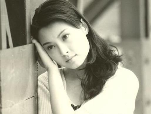 任性辜负相恋12年男友后，2次闪婚闪离的袁立，今又爆新情况