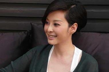 任性辜负相恋12年男友后，2次闪婚闪离的袁立，今又爆新情况