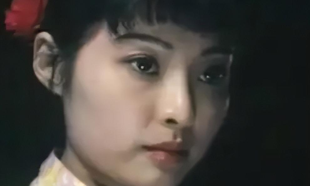 三婚四恋多段绯闻，孤傲女王袁立，走到今天的结局该怪谁