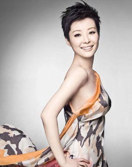 女星的潇洒爱情:6个男友,嫁过仨,做小三被人妻怒扇耳光