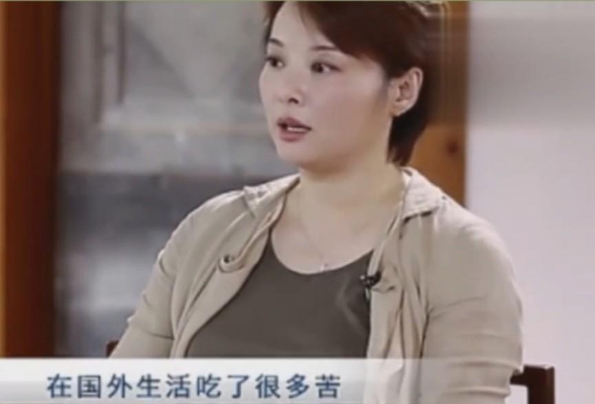 袁立：放着阔太不做，2段婚姻3次绯闻，后嫁小11岁穷男子后悔吗？