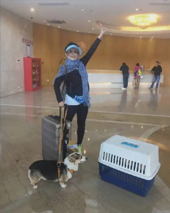 袁立：放着阔太不做，2段婚姻3次绯闻，后嫁小11岁穷男子后悔吗？