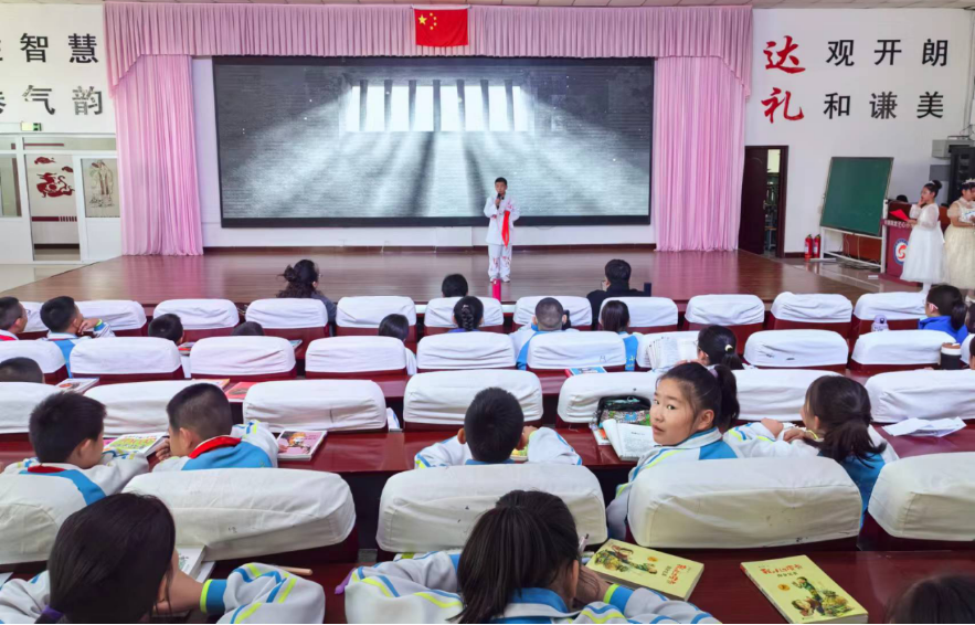 “国庆华章颂祖国，推普之声传深情”师生朗诵比赛活动