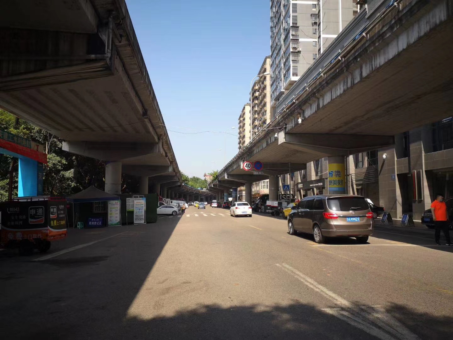 直击重庆洪水：两江交汇“鸳鸯锅”没了，洪崖洞景区受灾关闭