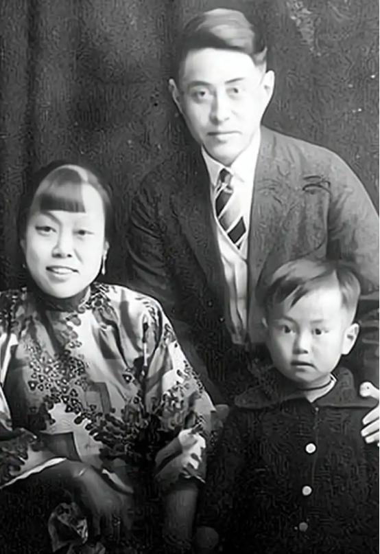 杨振宁父亲拜托胡适为儿子找对象,胡适笑了:他用不着我帮忙