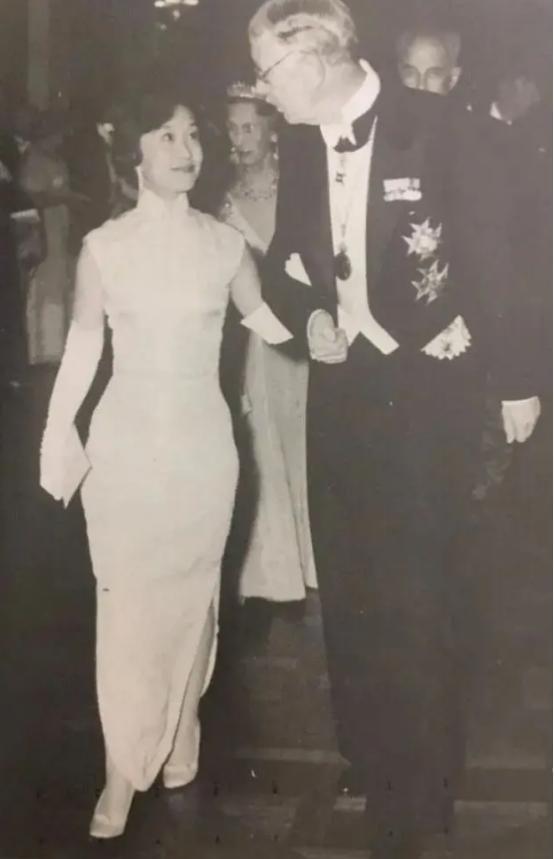 杨振宁父亲拜托胡适为儿子找对象,胡适笑了:他用不着我帮忙