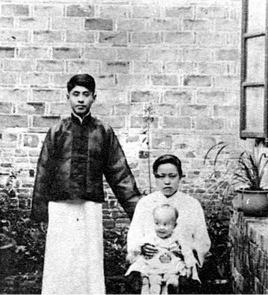 杨振宁父亲拜托胡适为儿子找对象,胡适笑了:他用不着我帮忙