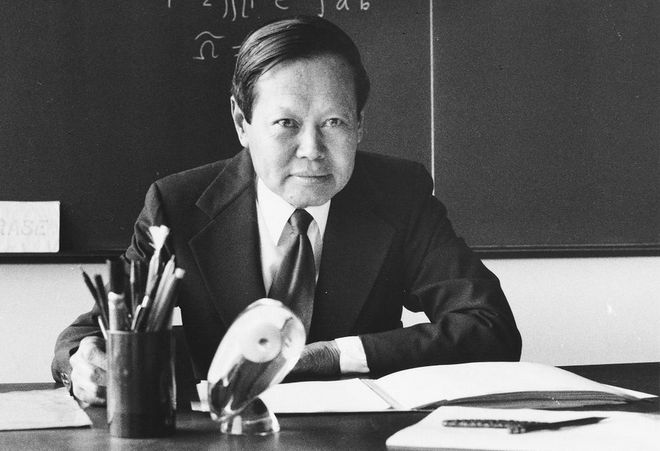 神一般的男人杨振宁，生前遭国人误解太多，死后缅怀室外排长队