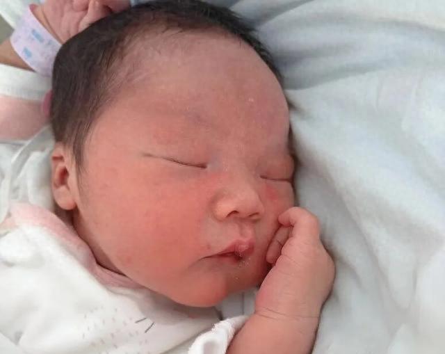 婴儿这些表现,大概率智力很高,尤其是最后2个