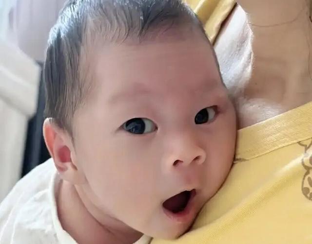 婴儿这些表现,大概率智力很高,尤其是最后2个