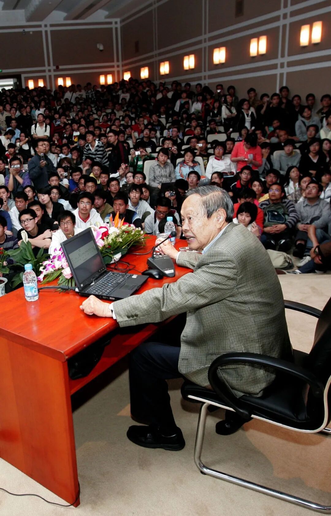 山高水长,杨振宁先生在复旦留下的那些珍贵瞬间