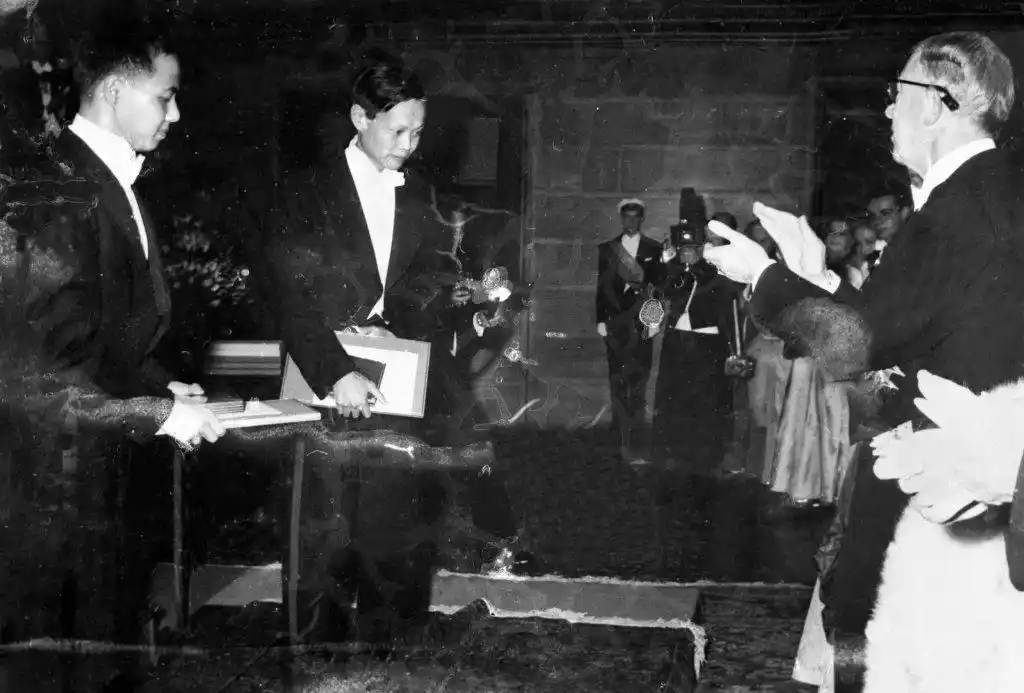 杨振宁：跨越世纪的科学魂与中国心