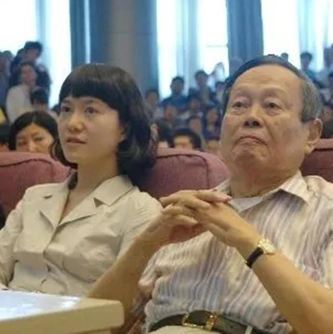 杨澜采访杨振宁：您去世后，翁帆怎么办？他的回答令翁帆泪眼婆娑