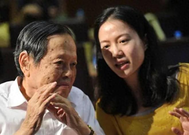 杨澜采访杨振宁：您去世后，翁帆怎么办？他的回答令翁帆泪眼婆娑