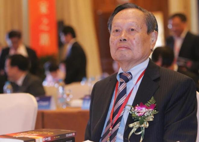 杨澜采访杨振宁：您去世后，翁帆怎么办？他的回答令翁帆泪眼婆娑