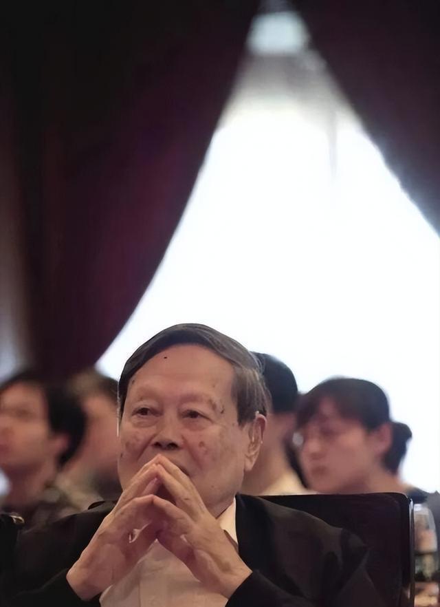 钱学森与杨振宁的差距在哪？很多人理解错了，答案在他们的归宿里