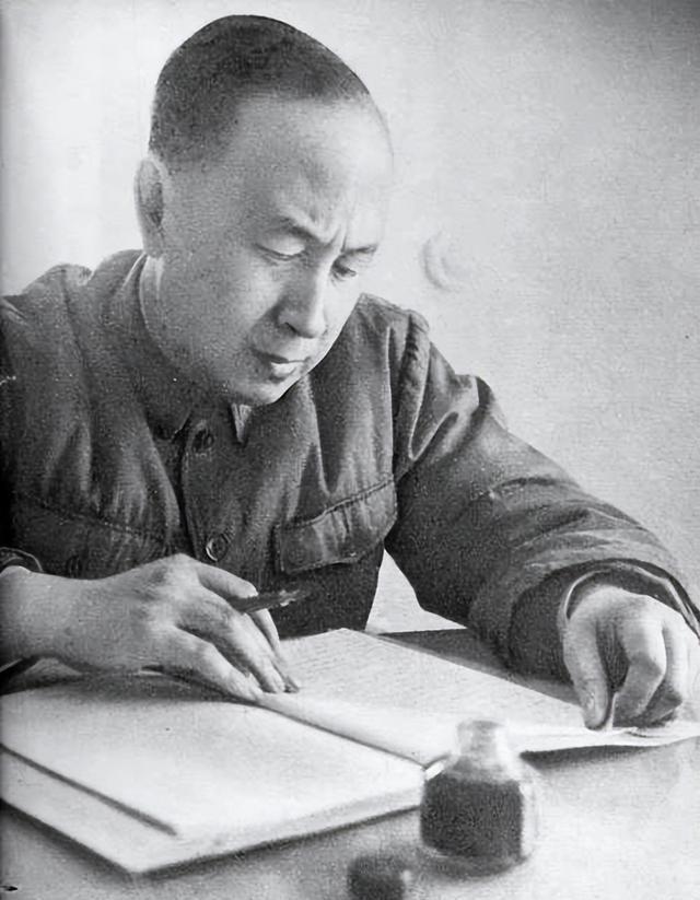 钱学森与杨振宁的差距在哪？很多人理解错了，答案在他们的归宿里