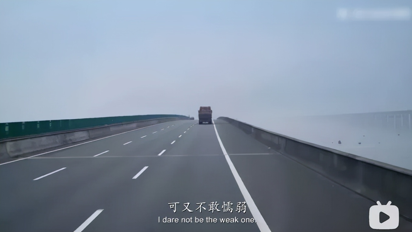 她1米58，却天天和9米6的卡车打交道