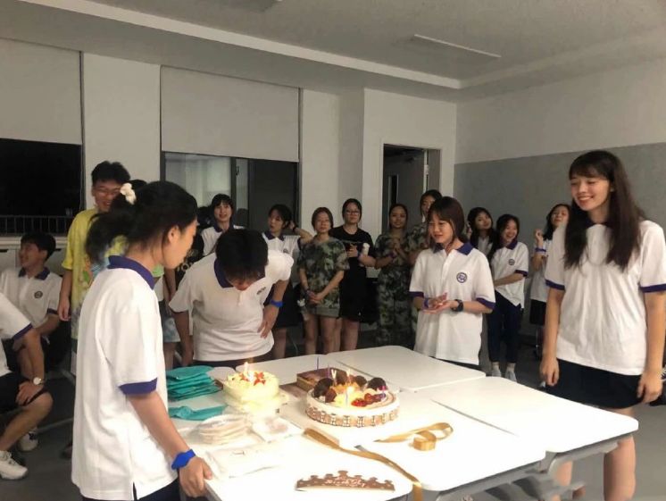 她是赵今麦版的《巴啦啦》美雪,今15岁身高175,腿长绝了!