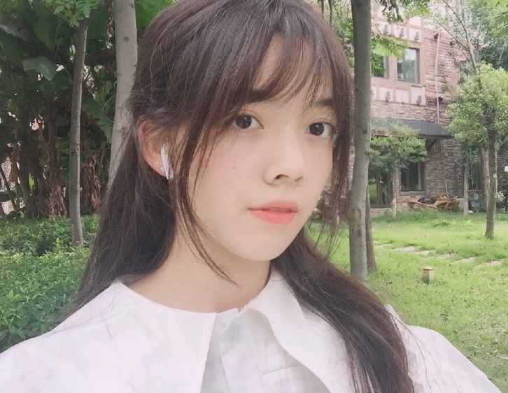 她是赵今麦版的《巴啦啦》美雪,今15岁身高175,腿长绝了!