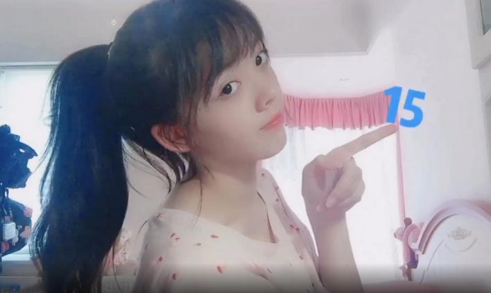 她是赵今麦版的《巴啦啦》美雪,今15岁身高175,腿长绝了!