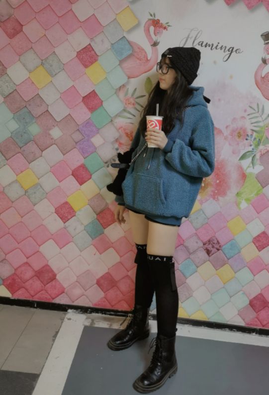 她是赵今麦版的《巴啦啦》美雪,今15岁身高175,腿长绝了!