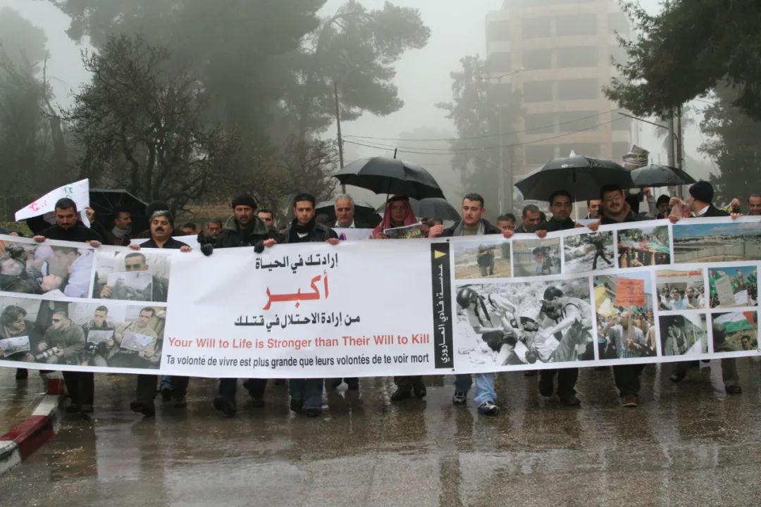 “战地玫瑰”两赴中东,为抢新闻舍弃防弹衣,听女记者讲述真实战地生涯