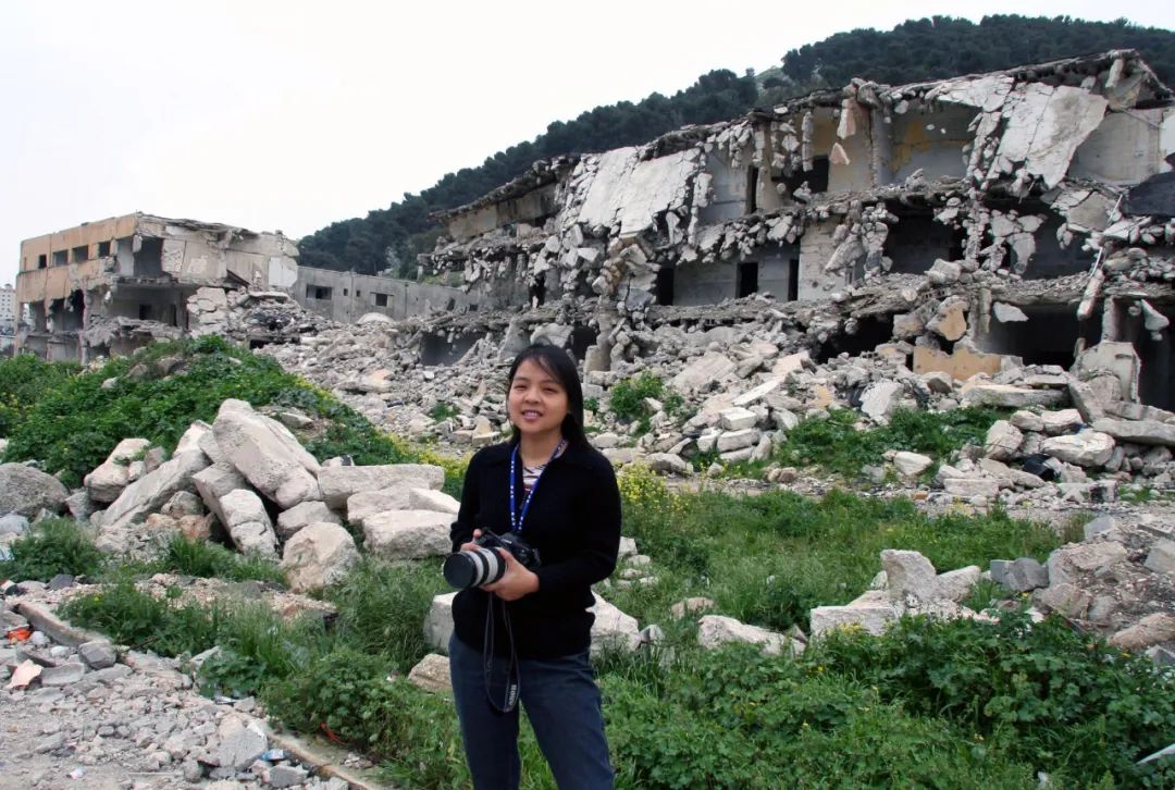 “战地玫瑰”两赴中东,为抢新闻舍弃防弹衣,听女记者讲述真实战地生涯