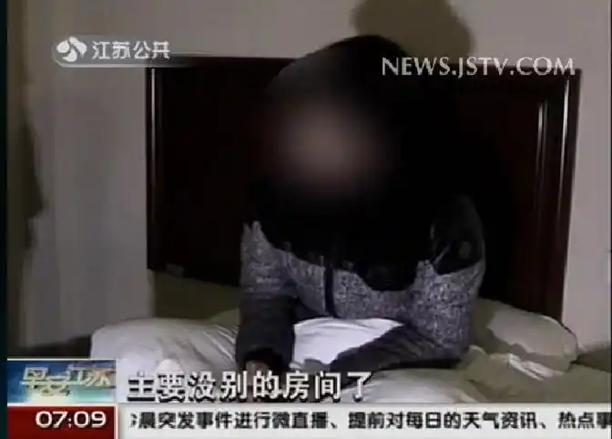 日本女市长与男下属在情人酒店开房，长得很漂亮，本人回应谈工作！