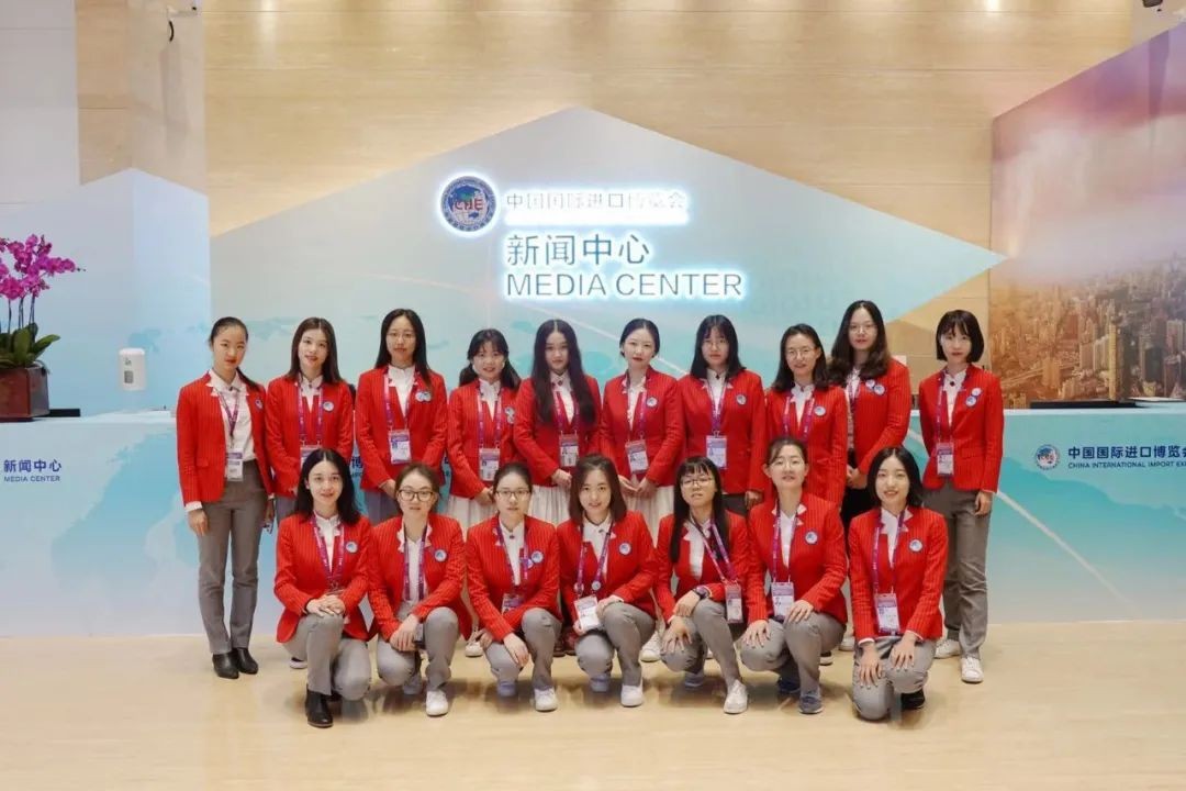 采访国家元首、见证"大国重器"!这些战地女记者、央视新闻人,来自同所大学