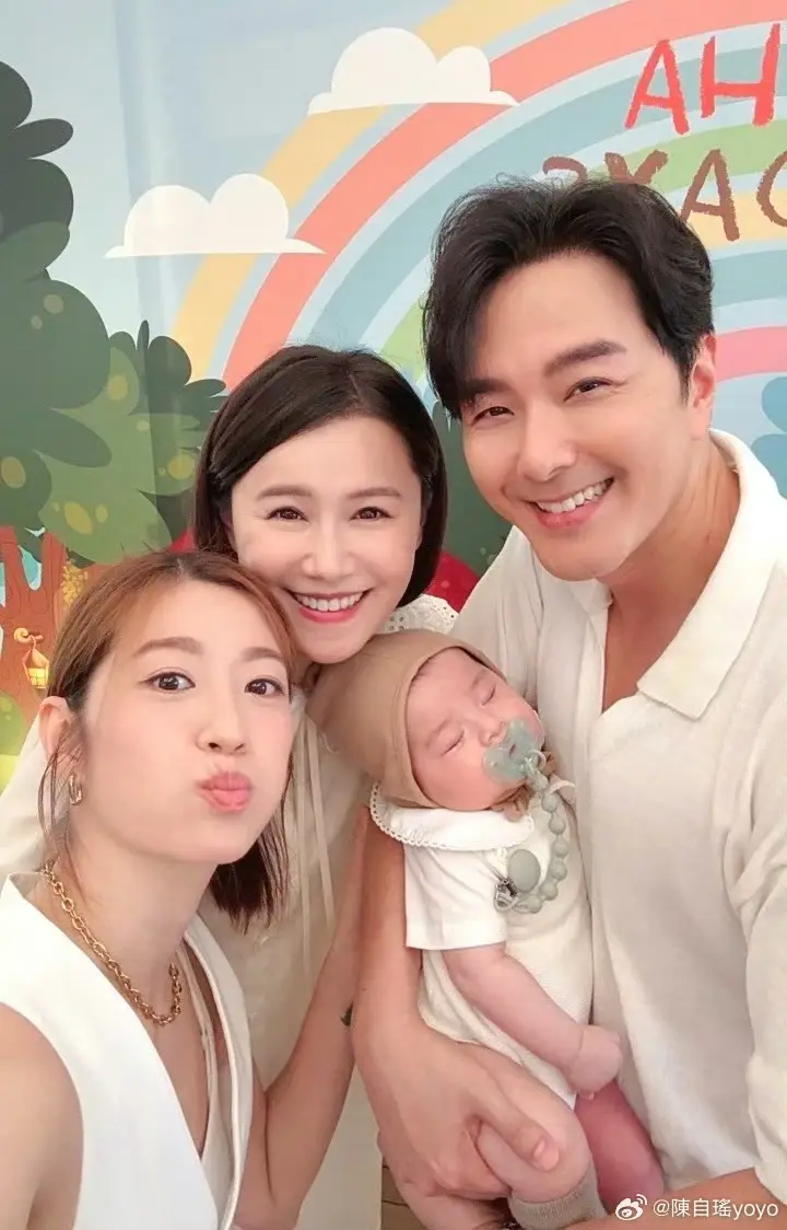 42岁陈自瑶身材炸裂！穿比基尼拍广告，上围升级太明显