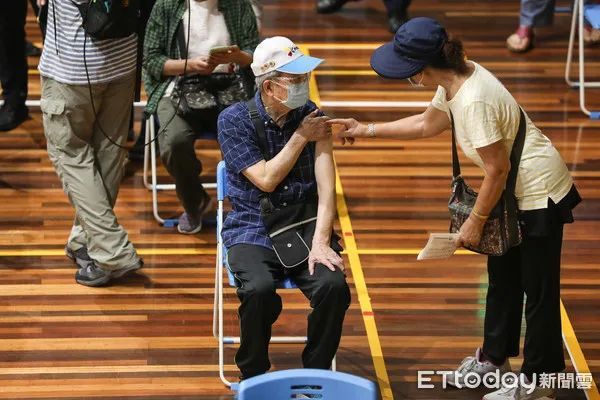即将65岁的蔡英文至今“没打新冠疫苗”，台媒体人质疑：这合理吗？