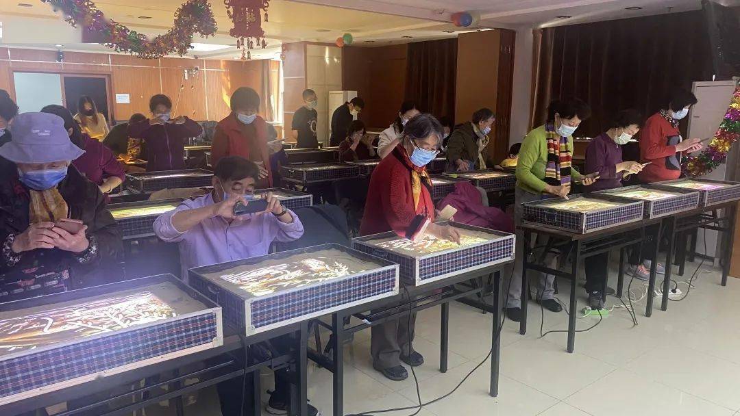 崇外|“沙绘万千”迎冬奥主题沙画体验