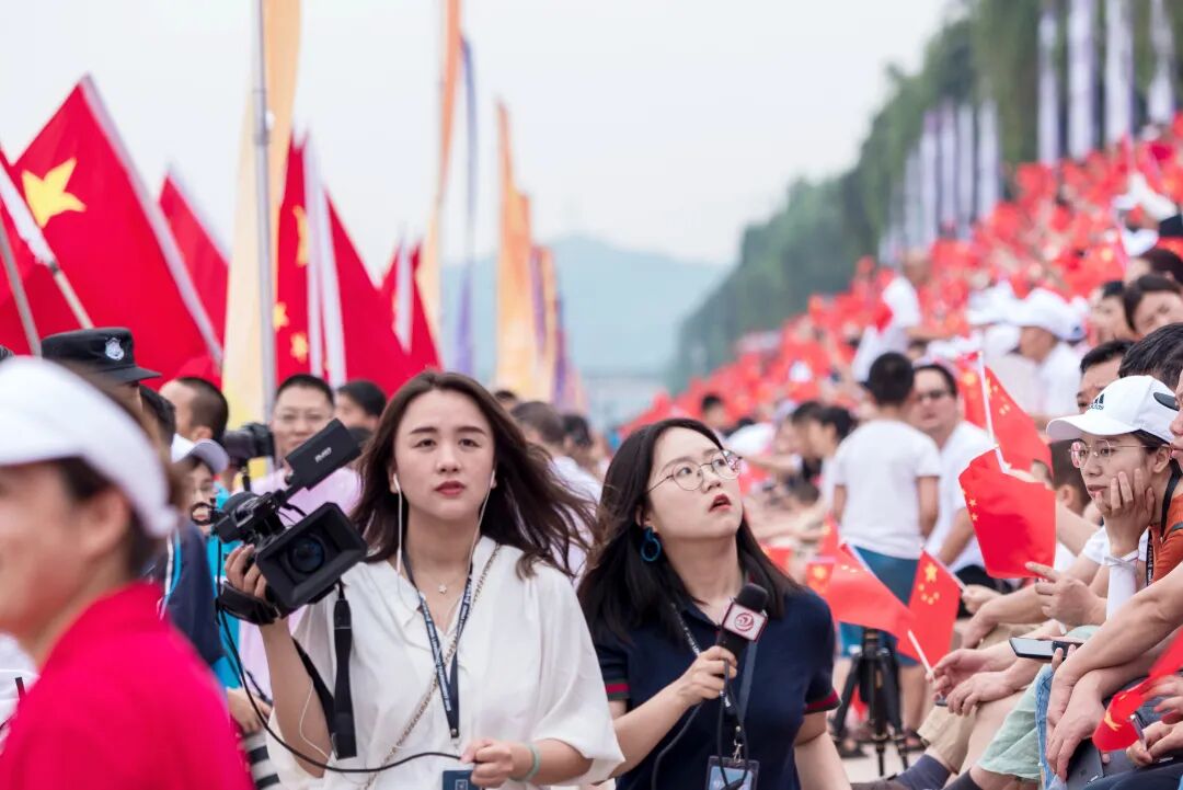 网络热梗中的记者职业“冷”思考