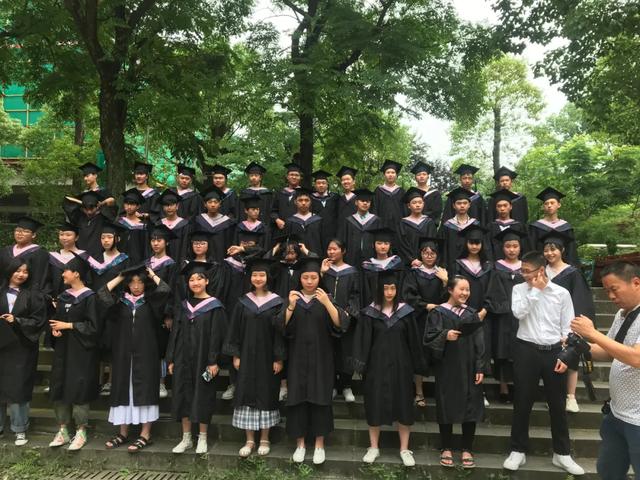 趣味毕业方式!这位老师给学生的毕业典礼“十步曲”,回忆满满