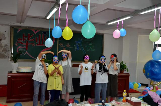 趣味毕业方式!这位老师给学生的毕业典礼“十步曲”,回忆满满