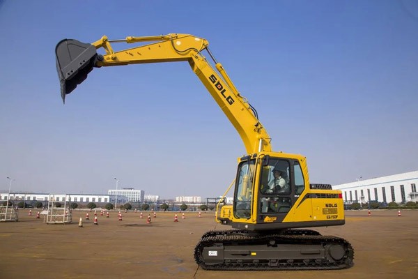 【龙行天下】高效低耗 基建先锋丨山东临工  E6150F挖掘机