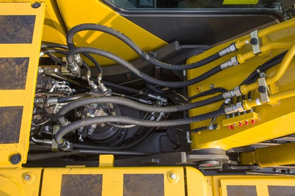 【龙行天下】高效低耗 基建先锋丨山东临工  E6150F挖掘机