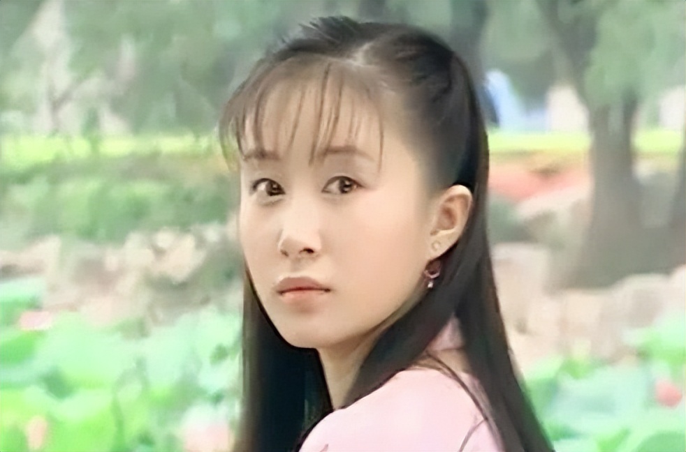 《金粉世家》梅丽明明是庶出,为什么能得到金府所有人的喜爱?