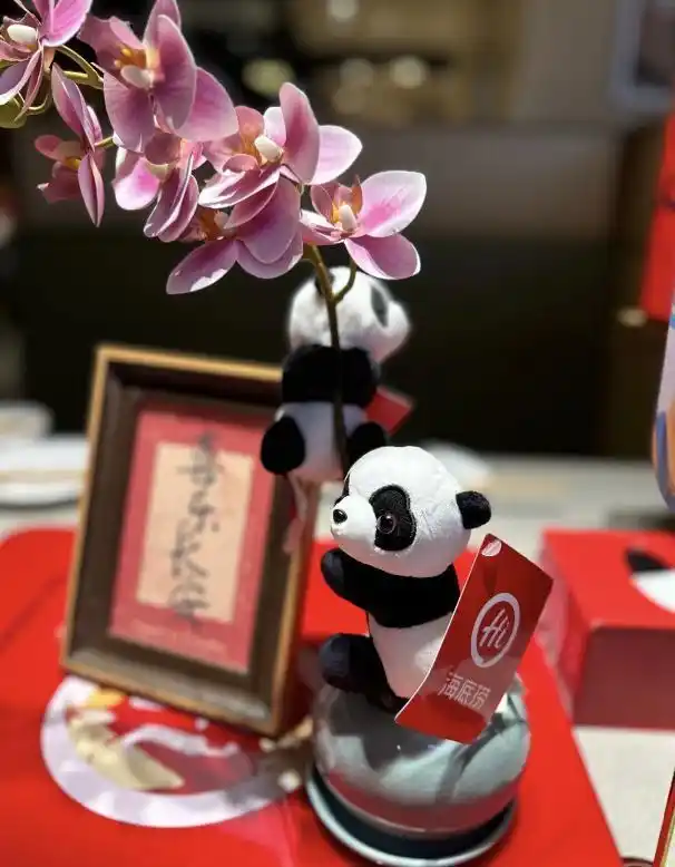 年轻人最新婚礼场地:麦当劳和海底捞