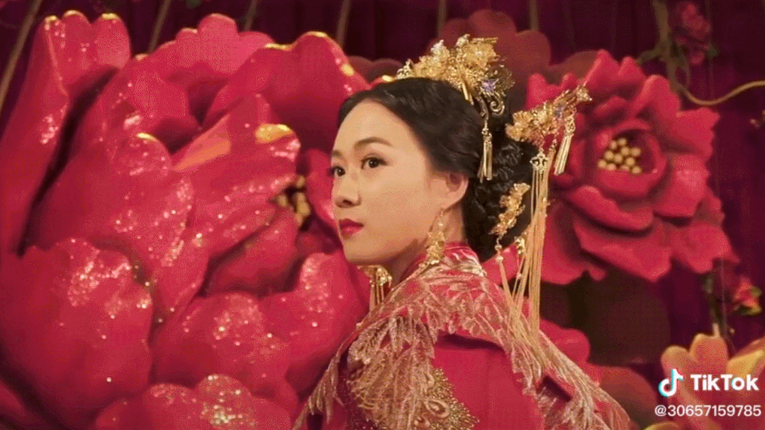 中式婚礼火遍全球!华丽梦幻有排面,国外网友:我也想整一个