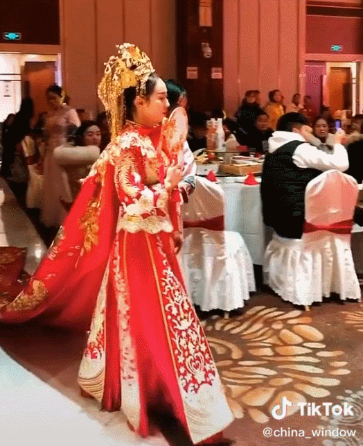 中式婚礼火遍全球!华丽梦幻有排面,国外网友:我也想整一个