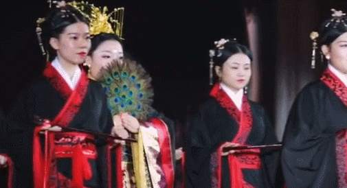 中式婚礼火遍全球!华丽梦幻有排面,国外网友:我也想整一个