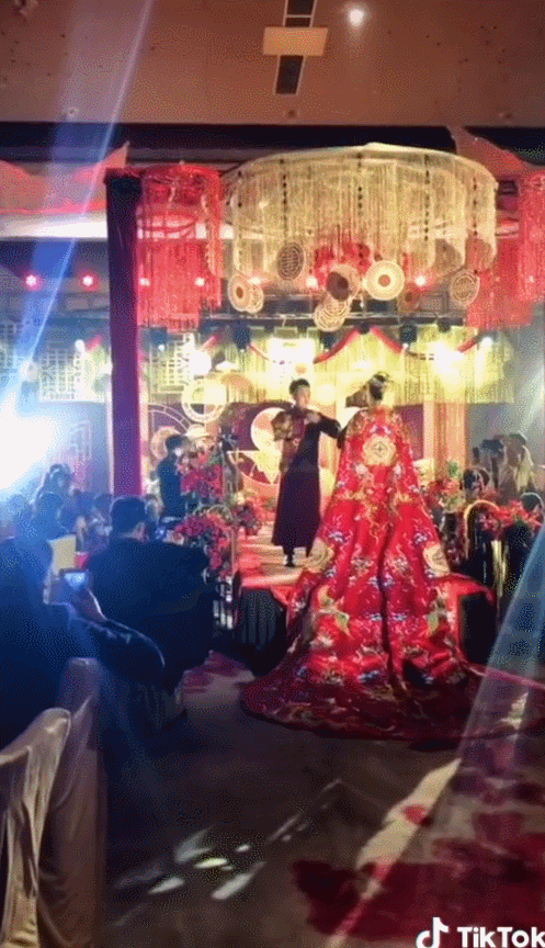 中式婚礼火遍全球!华丽梦幻有排面,国外网友:我也想整一个